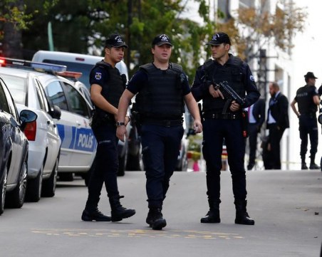 Стрелба в центъра на Истанбул, има ранени