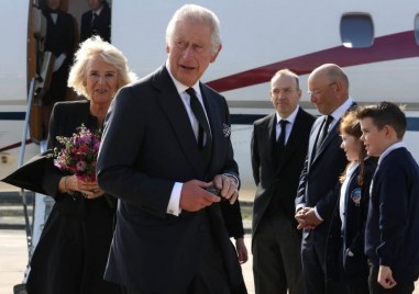Чарлз III кацна в Северна Ирландия на първото си посещение