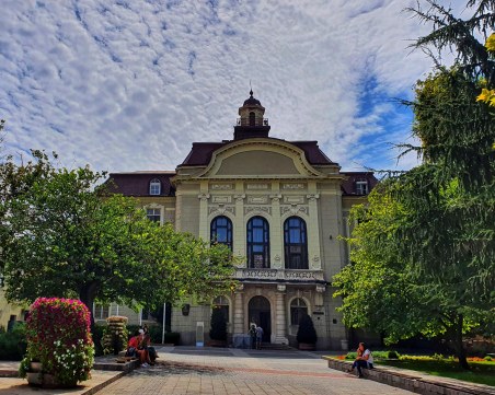 Вдигат с 15% заплатите в Община Пловдив със задна дата