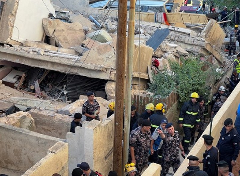 Сграда се срути в столицата на Йордания, има затрупани хора
