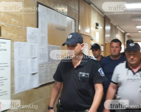 Близки на обвинения в убийство полицай от Милево излизат на протест, съдът решава за ареста му
