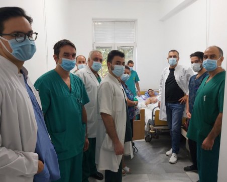 Четири операции наведнъж претърпя  един от младежите, пострадал в мелето в Панчарево