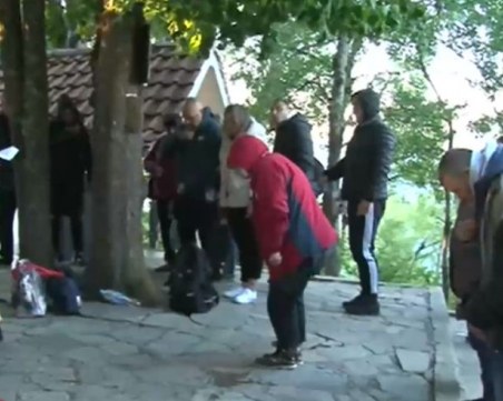 Хиляди пренощуваха под открито небе на Кръстова гора