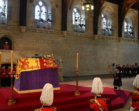 Започна бдението преди погребението на кралица Елизабет II