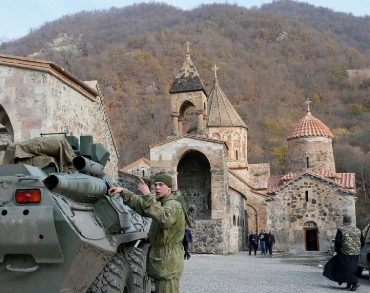 Армения и Азербайджан се обвиниха днес взаимно в нови нападения