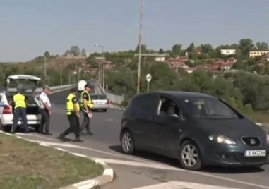 Мащабна полицейска акция се провежда в Симеоновград Градът е блокиран
