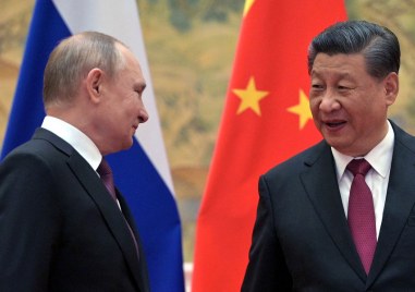Пекин е готов да работи заедно с Русия като велики