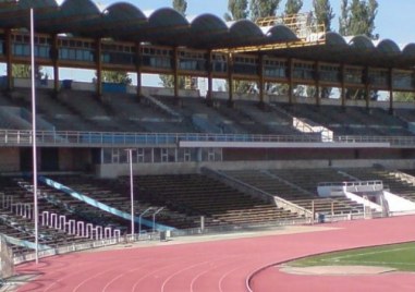 Кадри от пропаднала трибуна на стадион Пловдив бяха публикувани в