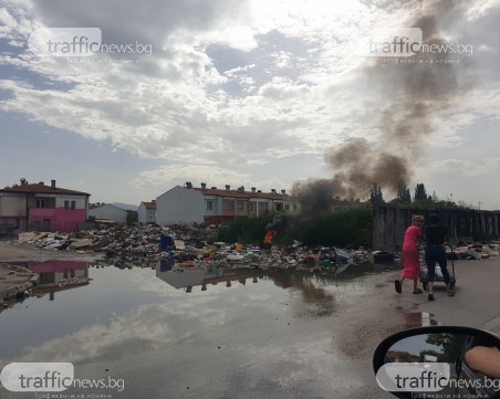 Сметището пред КАТ-Пловдив отново се запали