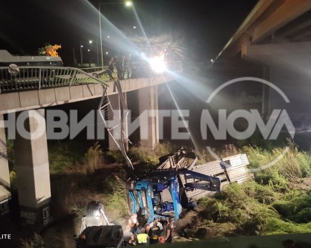 Починал е шофьорът, управлявал падналия автовоз *