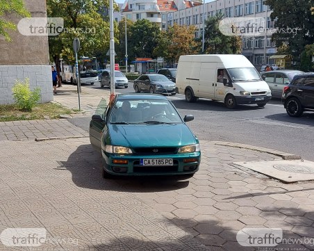 Наглост! Шофьор показа среден пръст след забележка относно паркирането