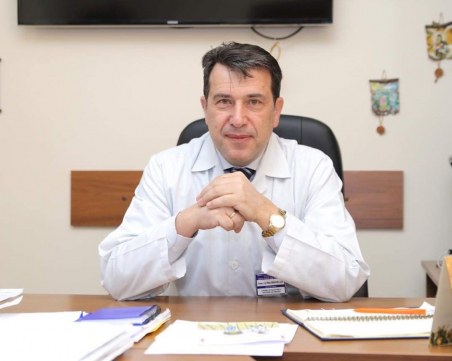 Проф. д-р Иван Иванов: Младите хора ограничават живото общуване за сметка на интернет