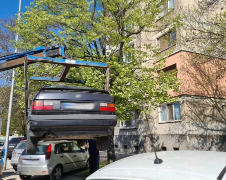 Ще се освободят ли стотици паркоместа в Пловдив? Гласуват наредба за вдигане на старите коли