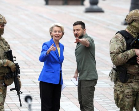 Урсула фон дер Лайен в Киев: ЕС ще осигури 100 млн. евро за възстановяване на украински училища