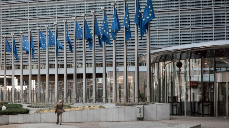 ЕС отпуска заем от пет милиарда евро на Украйна
