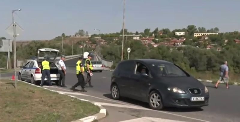 Полиция блокира Симеоновград, проверяват всички автомобили