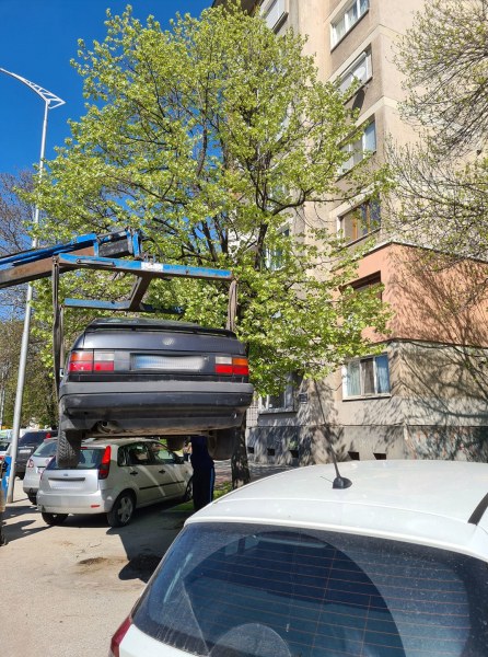 Ще се освободят ли стотици паркоместа в Пловдив? Гласуват наредба за вдигане на старите коли