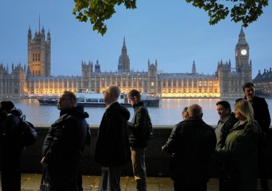Километричната опашка в Лондон за поклонение на британската кралица Елизабет