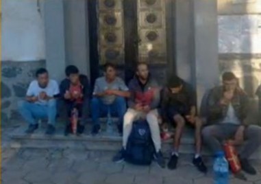 Кметът на бургаското село Трояново залови група нелегални мигранти преди