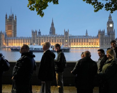 8-километрова е вече опашката за поклонение пред кралица Елизабет Втора