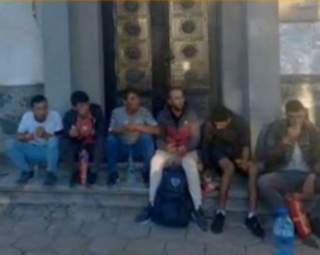 Кмет залови мигранти в Бургаско