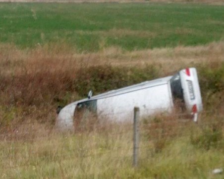 Кола попадна в канавка на АМ 