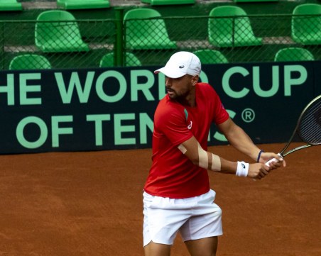 България на една победа от отстраняване на ЮАР за Купа Дейвис