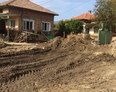 Общински служители от 