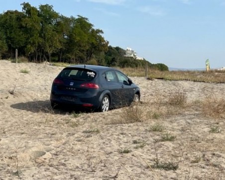 След гонка с полицията: Дрогиран шофьор забуксува на плаж в Бургас