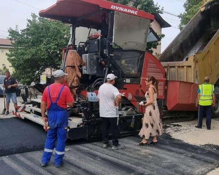 Усилено продължават  ремонтите в община 