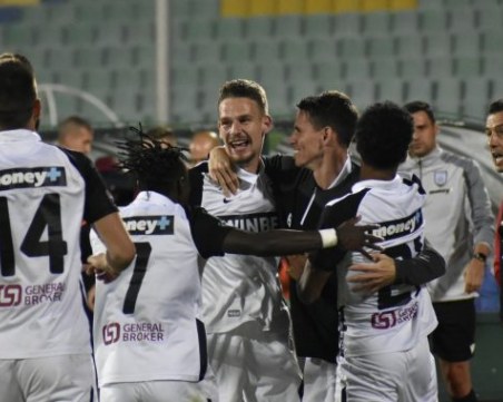 Вижте 11-те на Локомотив и Черно море