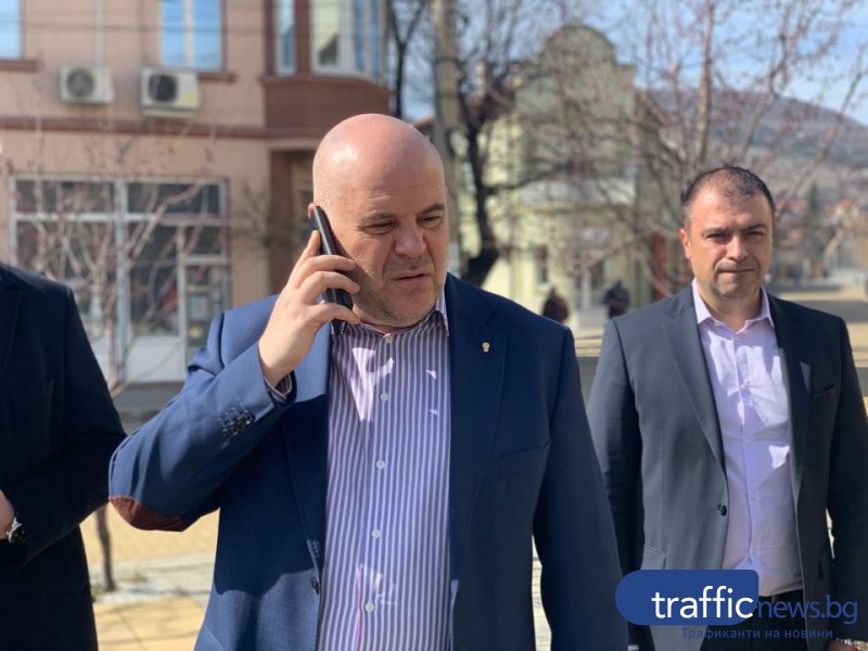 Гешев: Има бум на престъпността, а българските политици носят розови очила