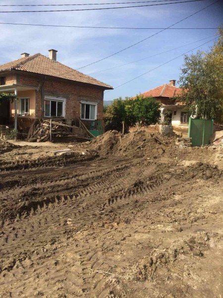 Общински служители от