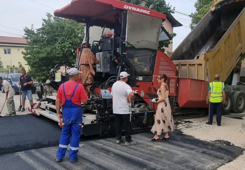 Усилено продължават  ремонтите в община 
