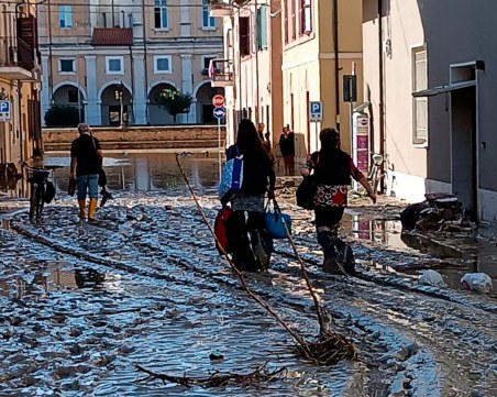 10 души загинаха след пороите, които попотиха няколко града в Италия