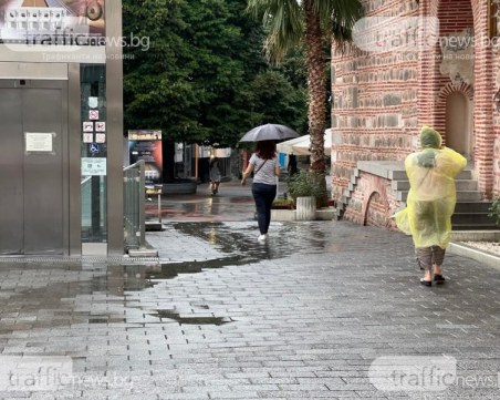 Жълт и оранжев код за силен вярът в цялата страна, предстоят значителни валежи и застудяване