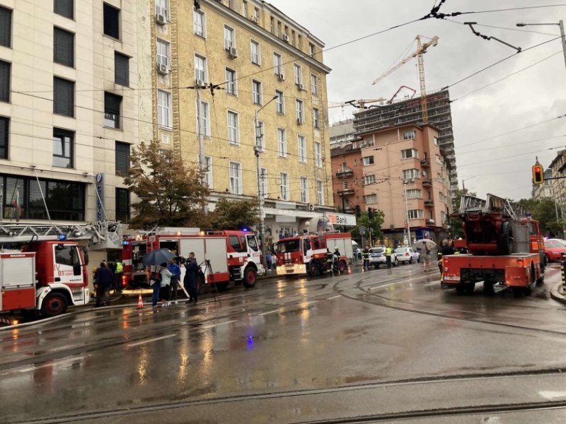 Водеща версия за пожара в столичния хотел остава неизправно зарядно