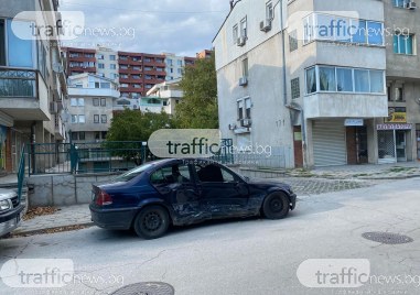 Блъснат автомобил седи изоставен на улица в Тракия вече трета