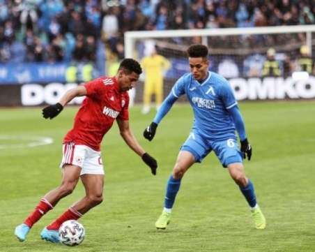 Кой ще върви с високо вдигната глава след Вечното дерби?