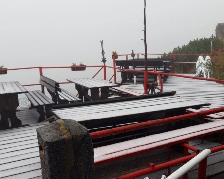 Първи сняг падна на Боровец