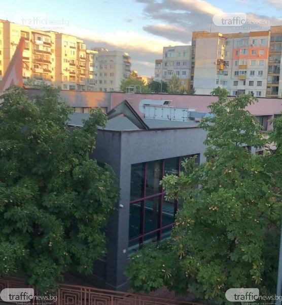 Силният вятър в Пловдив повреди покрива на детска градина Червената