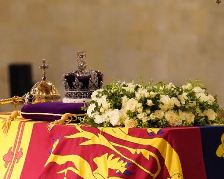 Ковчегът на Елизабет II е пренесен в параклиса 