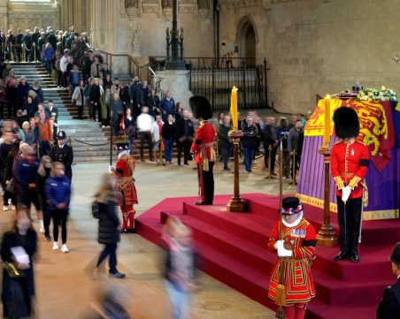 Над 500 държавни глави изпращат кралица Елизабет II