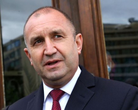 Радев открива газовата връзка с Гърция