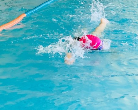 След 11 години: Осъдиха двама за смъртта на дете, засмукано в басейн в 