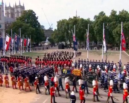 Церемонията по погребението на кралица Елизабет II приключи