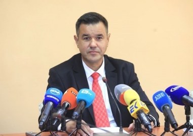Служебният министър на икономиката Никола Стоянов обясни пред БНТ причините за смяната
