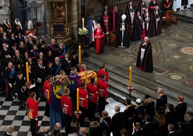 Кралица Елизабет II беше погребана  в параклиса Сейнт Джордж в