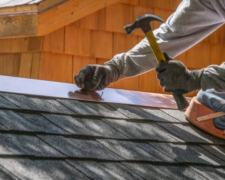 Арестуваха бригада за ремонт на покриви в Пловдив, изнудвали за пари клиентите си