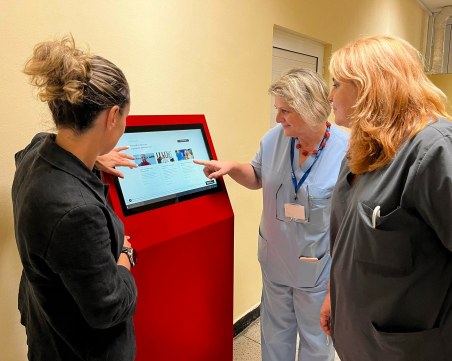 Нов компютърен гид помага на пациентите в УМБАЛ 